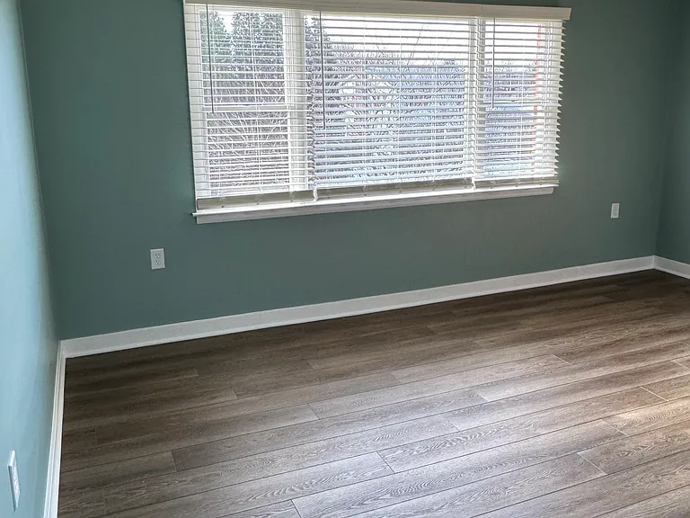 211 Clifford Dr — Photo 5
