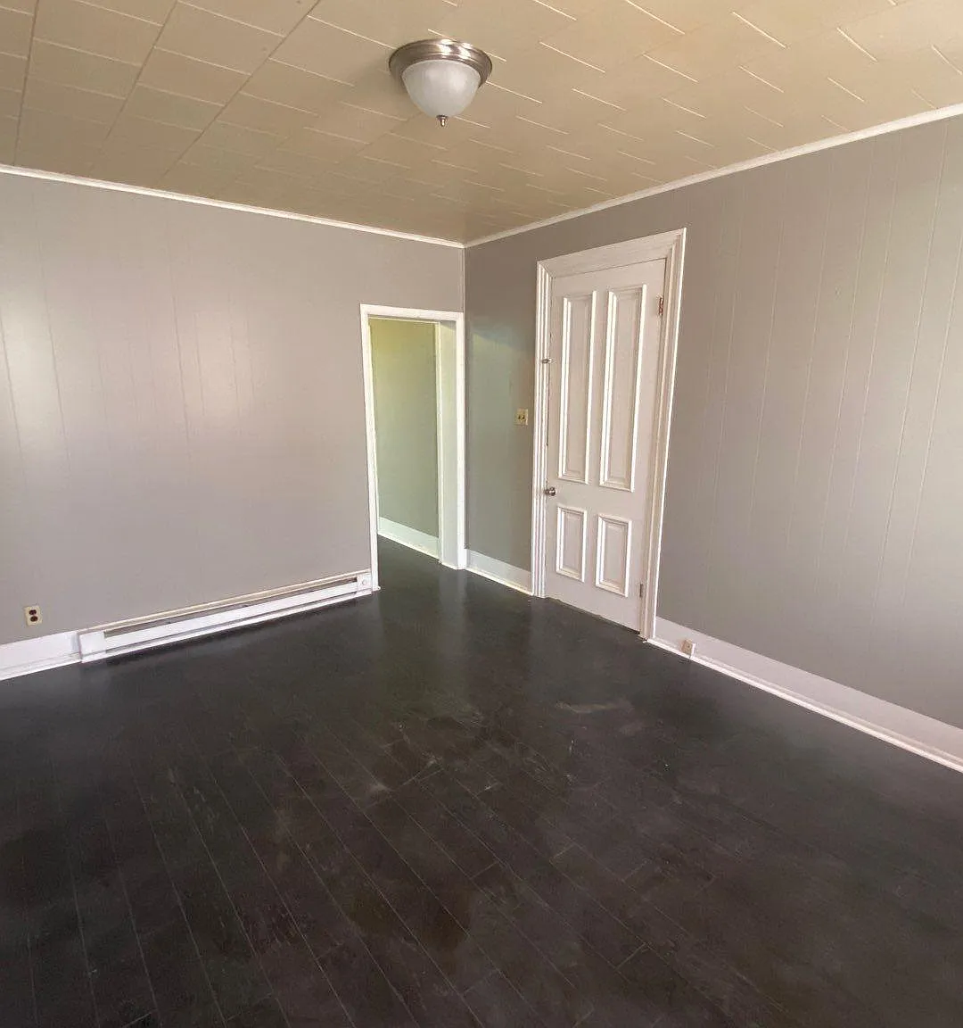 101 N George St — Photo 3