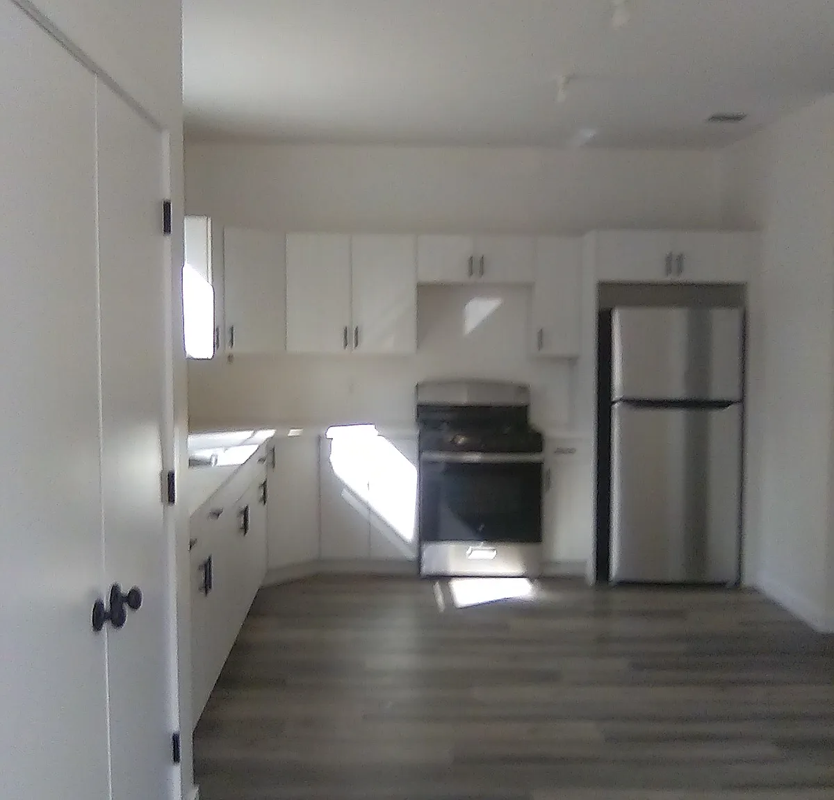 1 bed, 893 sqft, $2,200 — Photo 2