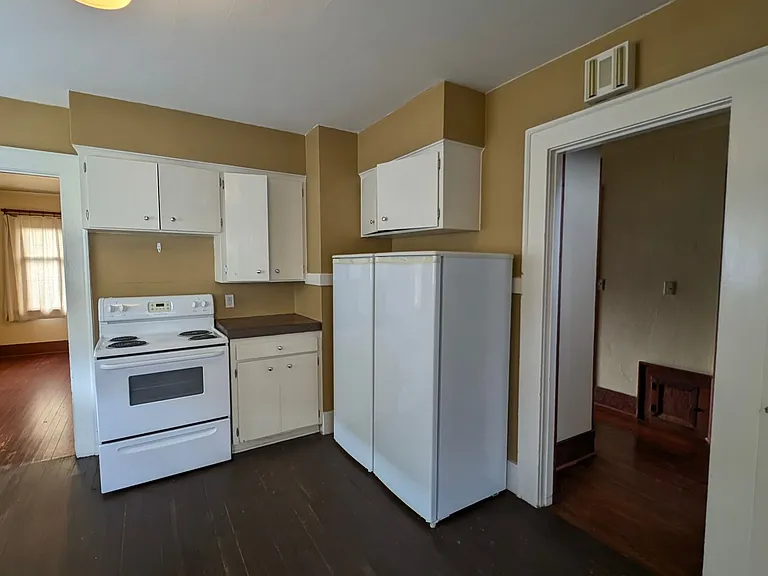 2021 Lombard Ave — Photo 7