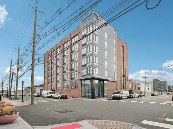 1 Mallory Avenue image 7 of 11