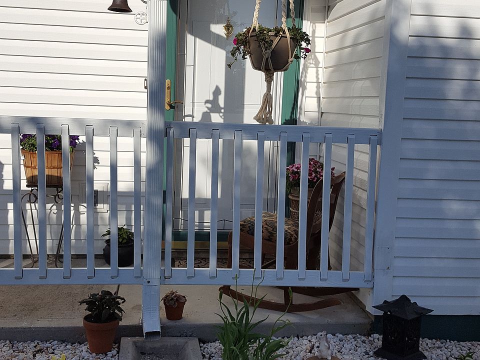 Front of house summer 
