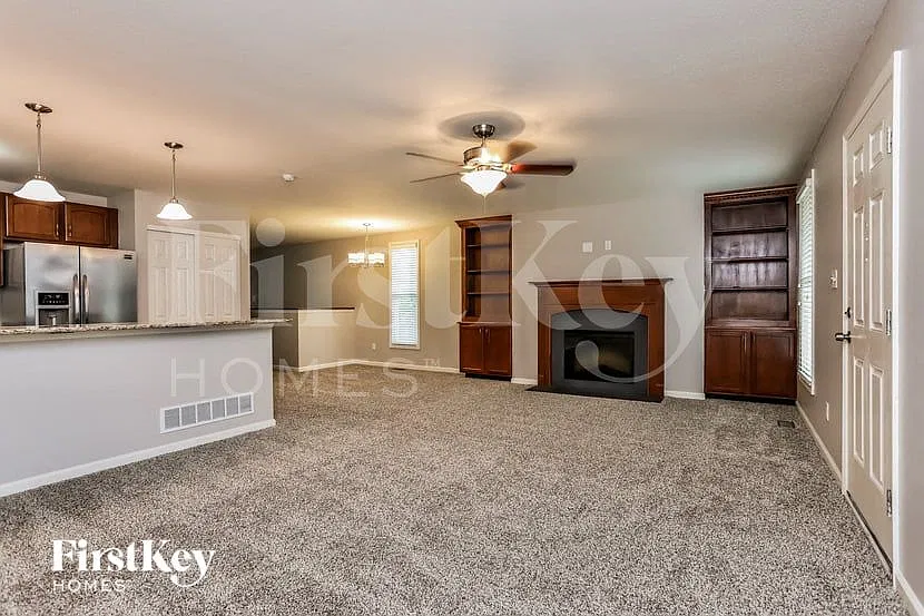 3 bed, 3.0 bath, 2340 sqft, $3,350 — Photo 4