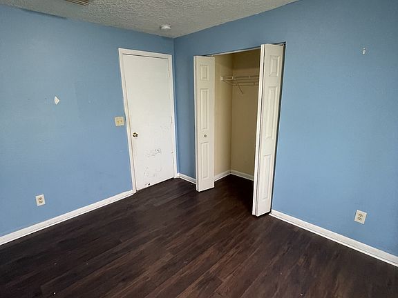 4th image of 2214 E Columbus Dr