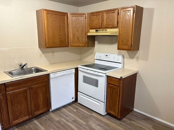 3rd image of 1014-1016 E Crown Ave