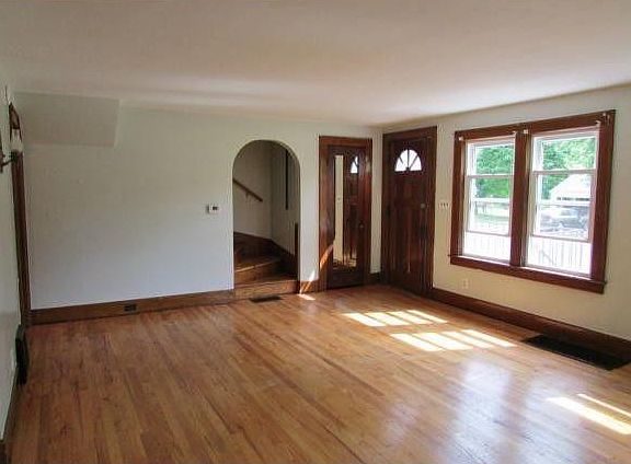 2nd image of 117 Arlington Ave #3