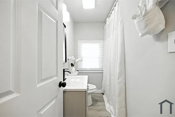 594 Robert Henry St — Photo 24