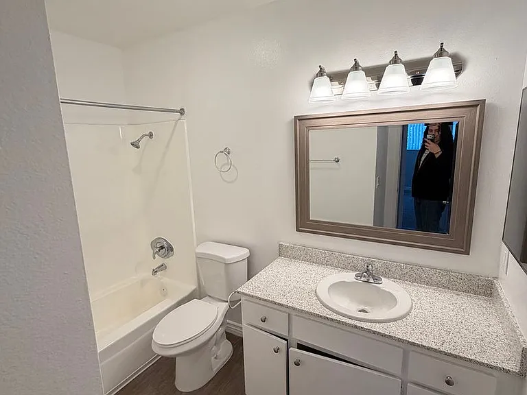 Cordova Apartments — Photo 11