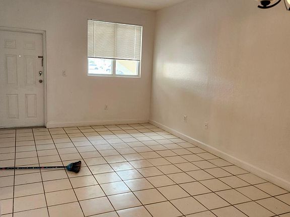 4th image of 1568 SE 26th St Unit 106