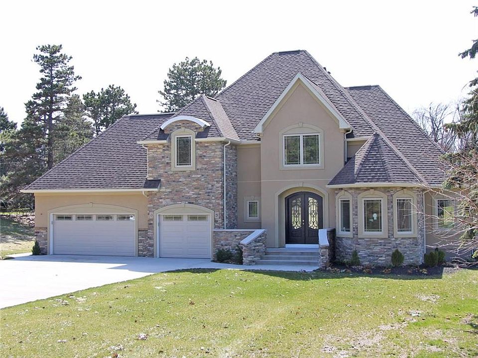 1st image of Bonaventure Dr