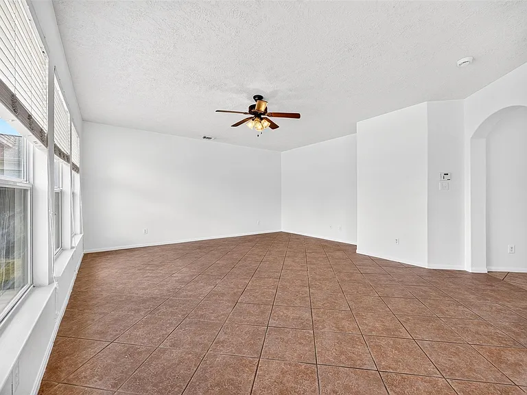 19246 Hopeview Ct — Photo 10