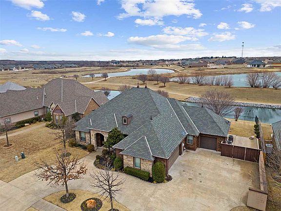 5th image of 3721 NE Eastlake Dr