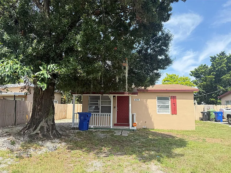 820 NW 4th Ave — Photo 1
