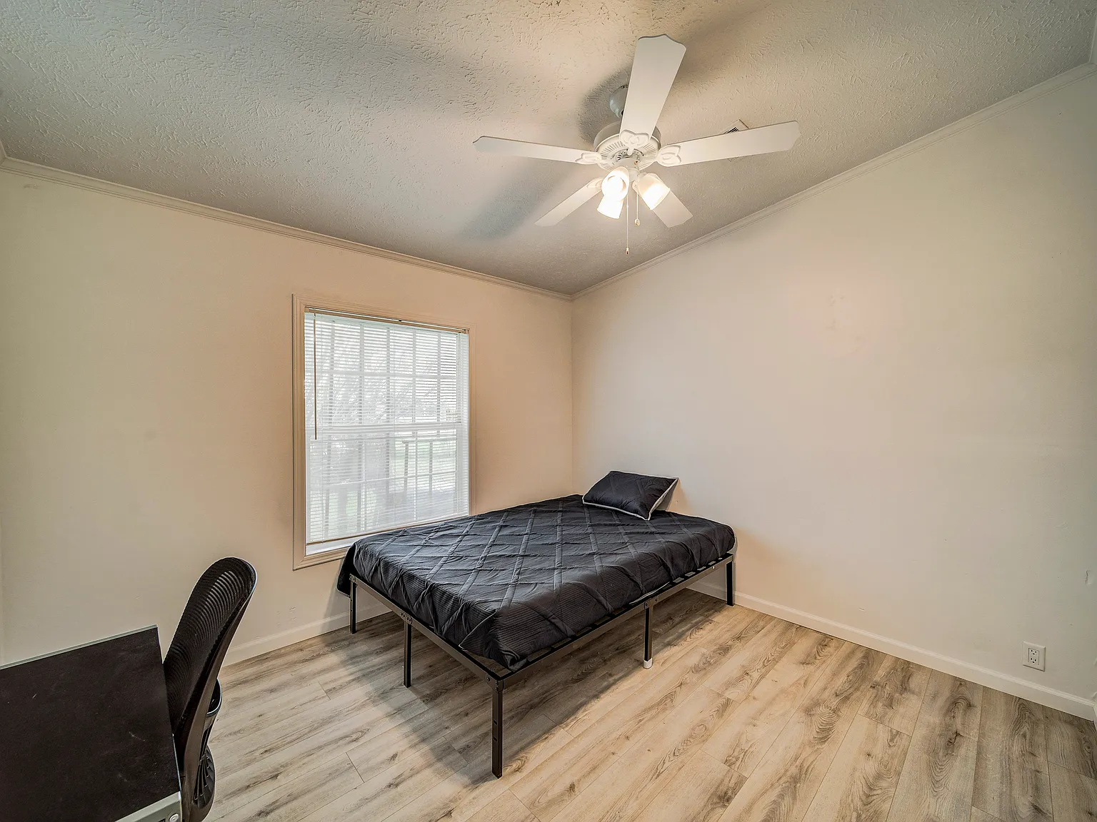 4 bed, 2.0 bath, 1300 sqft, $789 — Photo 1