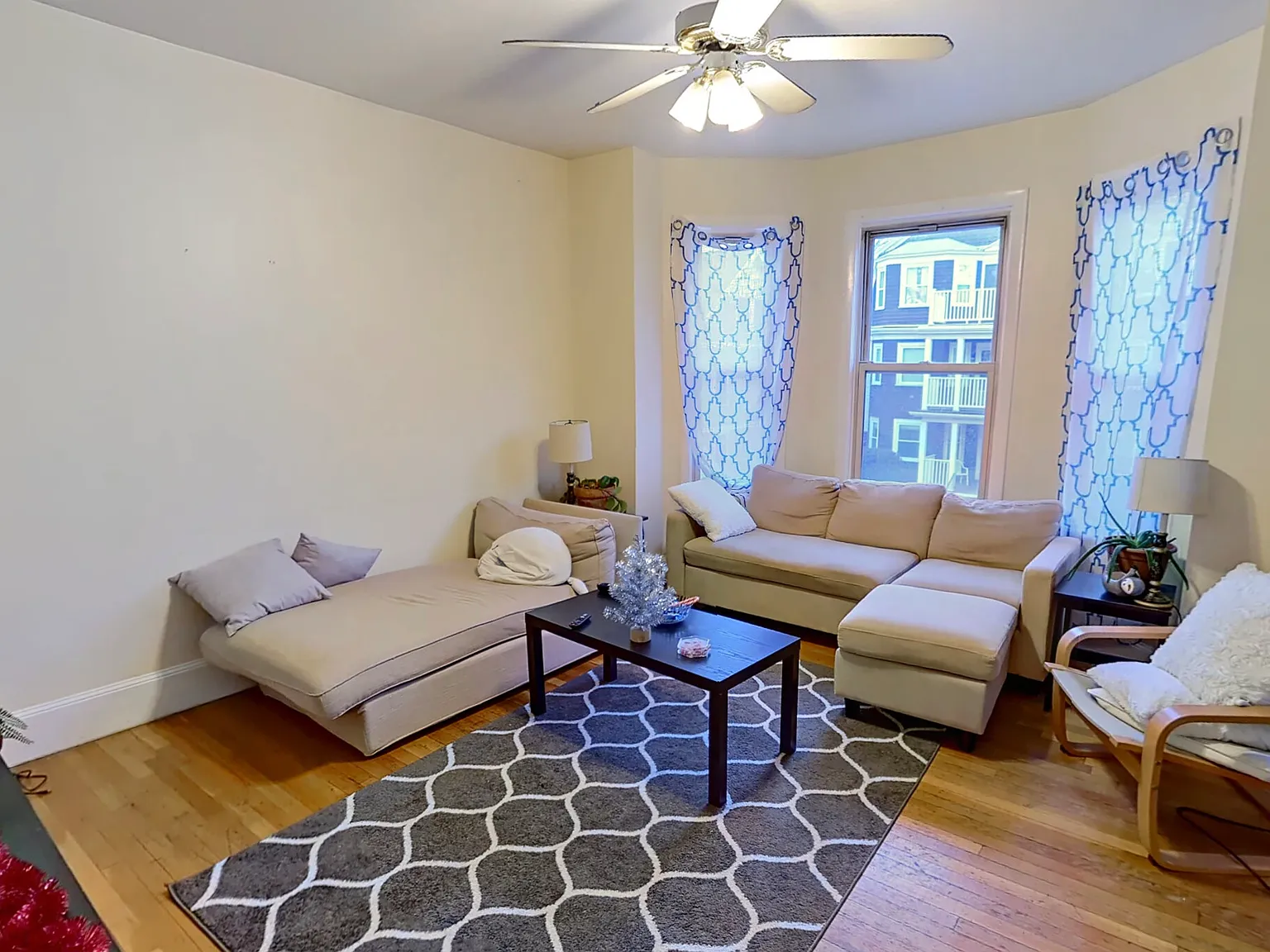 4 bed, 1650 sqft, $4,850 — Photo 3