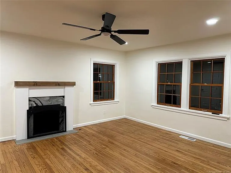 1235 S Gary Pl — Photo 25