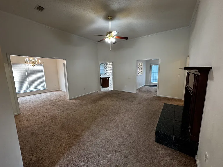 801 Hopeton Ct — Photo 3