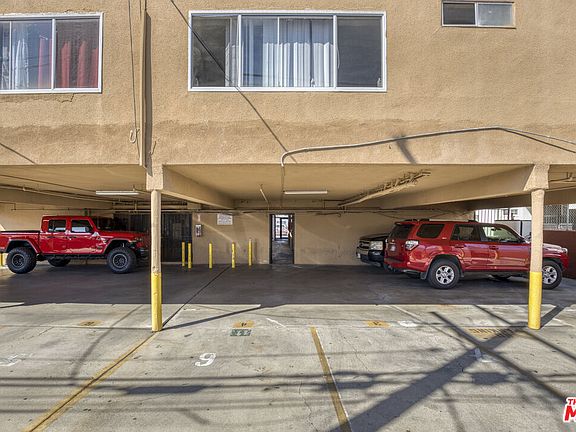 5th image of 2718 S Cochran Ave