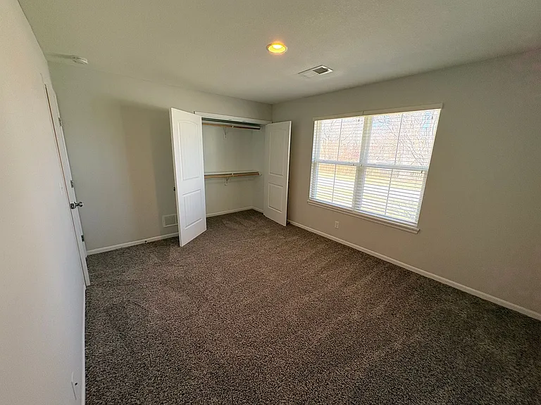 209 E Plum St — Photo 7