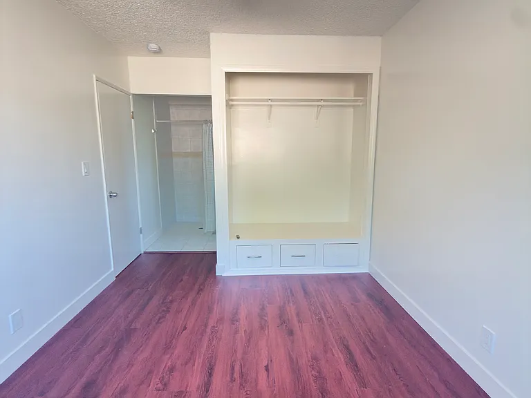 3756 1/2 E 6th St #3756-1/2 — Photo 6