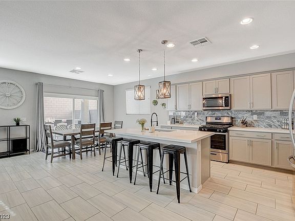 4th image of 9939 Oleta Ave
