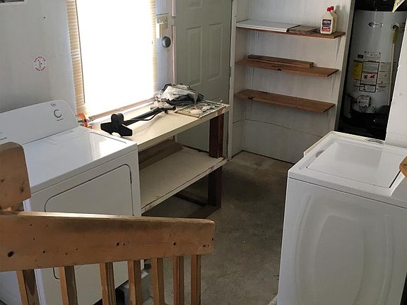 Full size laundry area mudroom