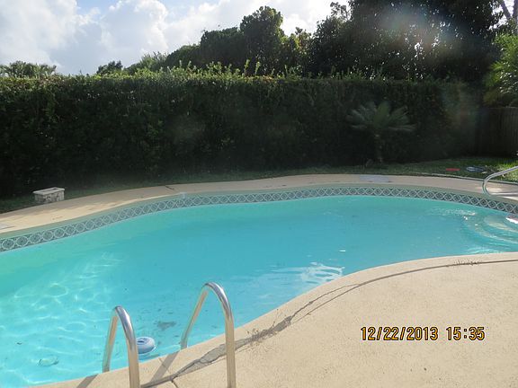 3rd image of 706 Magnolia Dr
