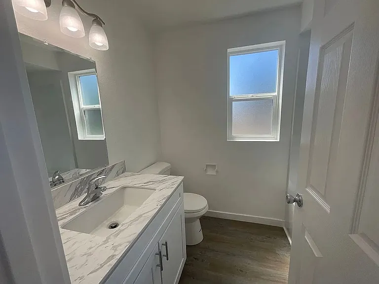 2161 Eastview Pl — Photo 16
