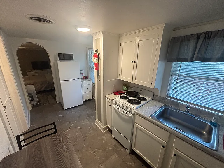 209 N Mathewson Ave #3 — Photo 4