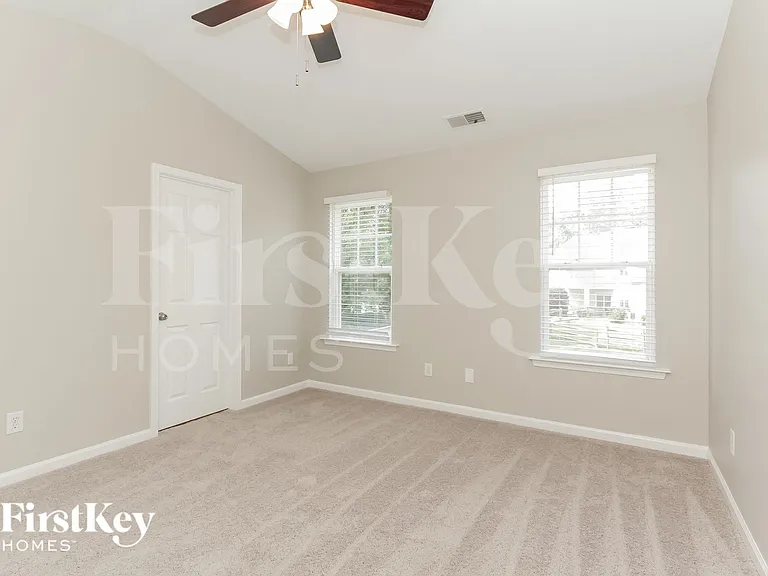 2607 Winding River Dr — Photo 8