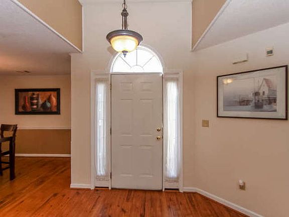 3rd image of 558 Oak Brook Dr