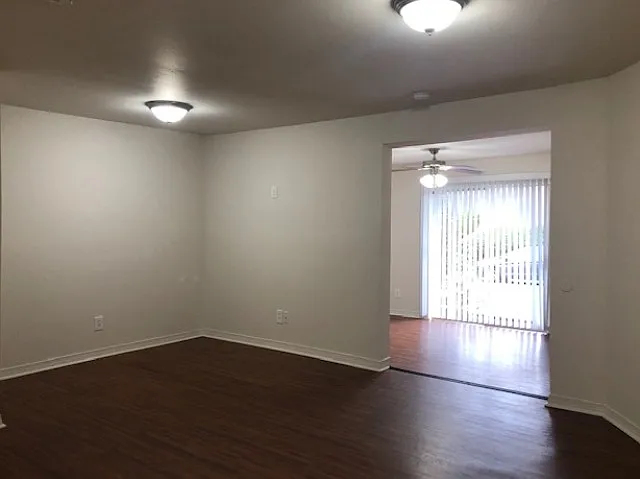 A Private Apt & Townhouse Community — Photo 33