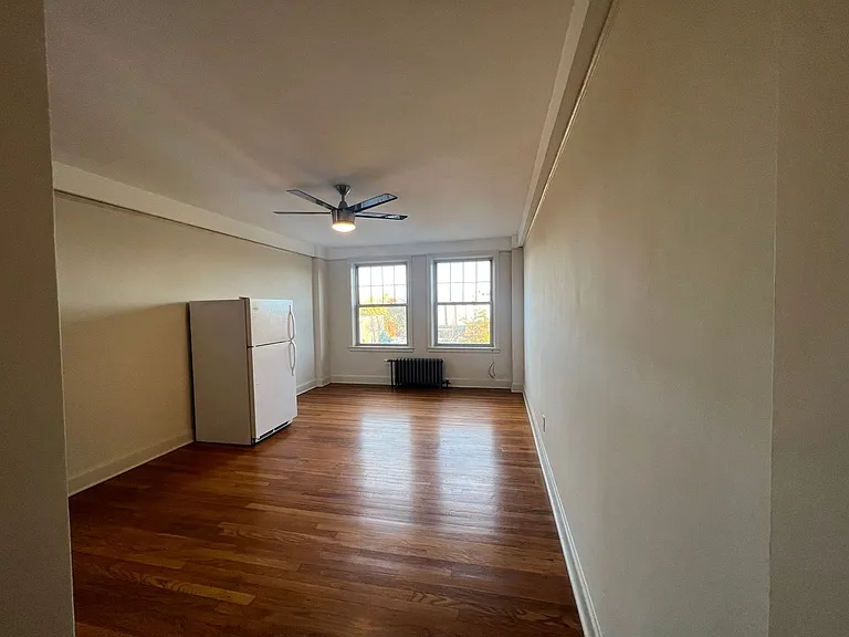 Mayflower Apartments — Photo 59