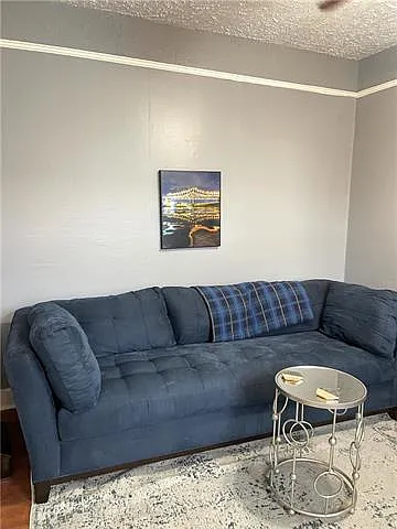 2 bed, 1.0 bath, 1400 sqft, $1,300 — Photo 3