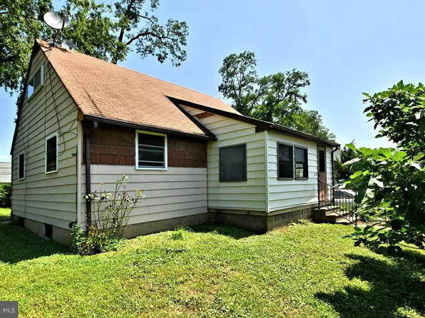 120 Orchard Dr, Levittown, PA 19054