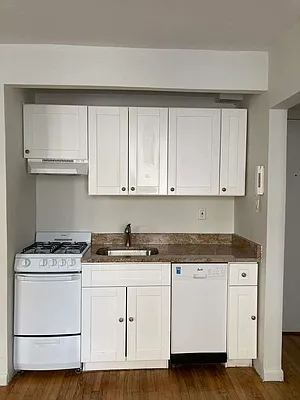 Rented by REAL New York | media 35