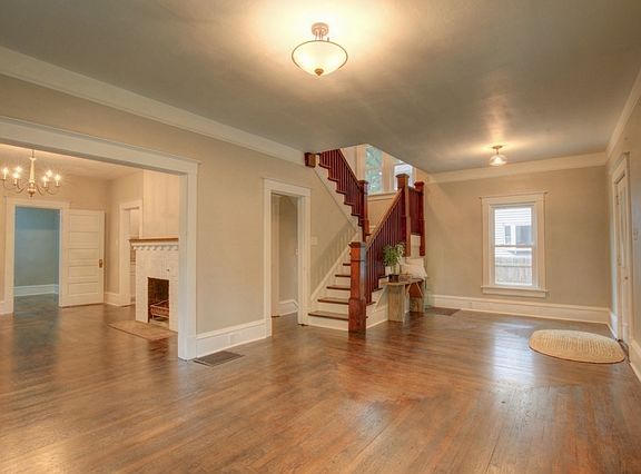 5th image of 625 E Washington St