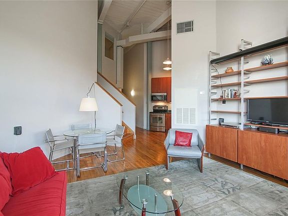 4th image of 920 Poeyfarre St APT 414