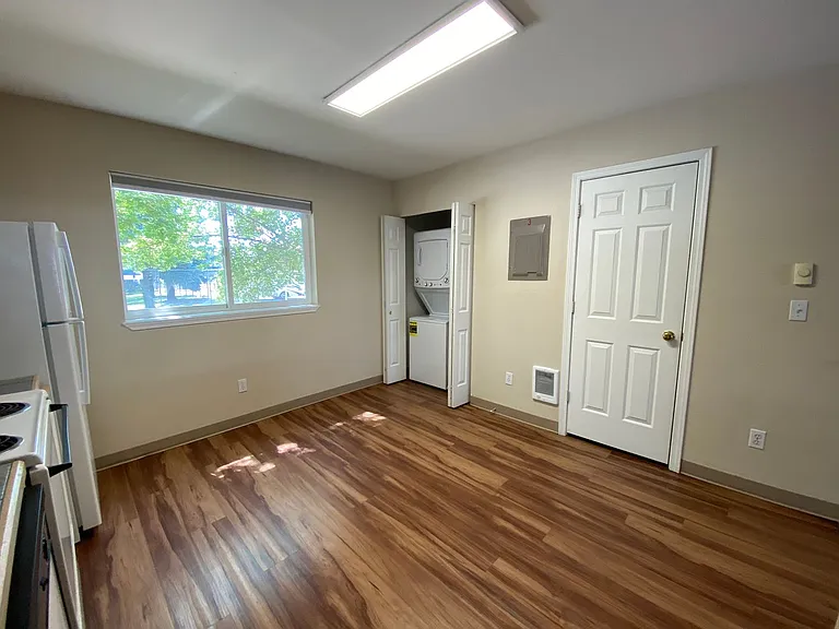 Hummingbird Court — Photo 17