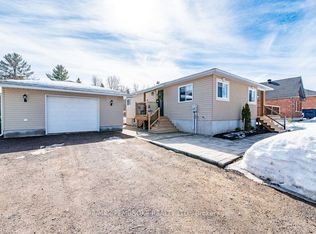 11 Irene St, Pembroke, ON K8A7M2