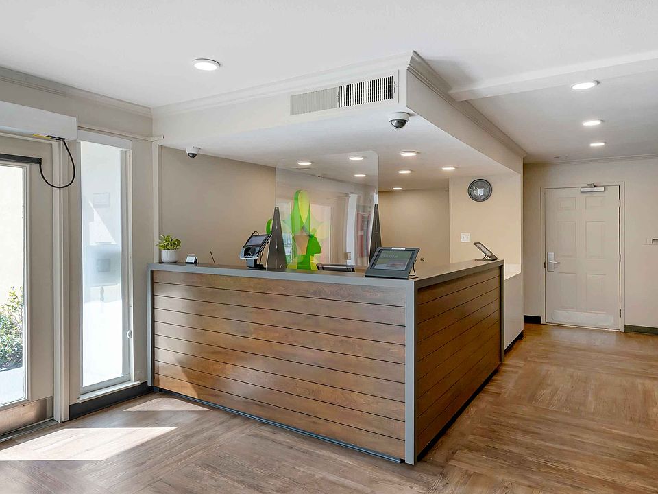 Lobby and Guest Check-in