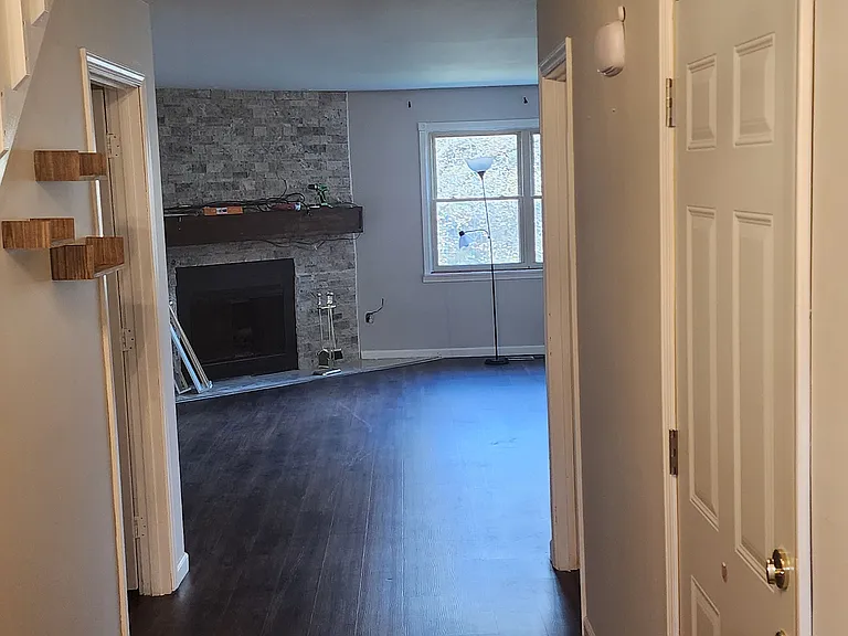 318 Old Spring Ct — Photo 15
