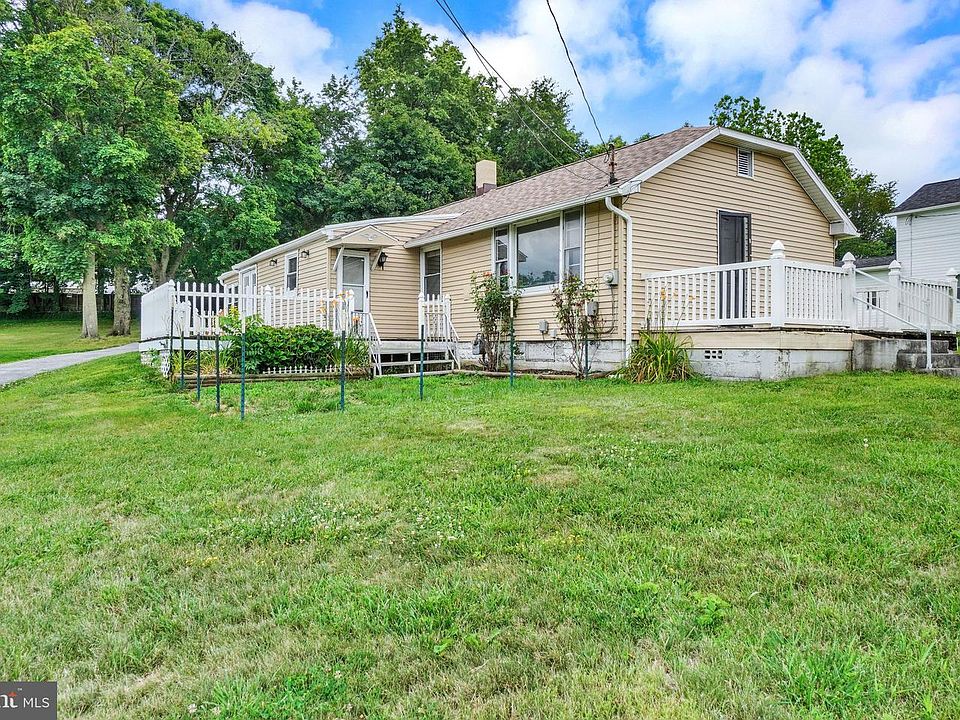 1st image of 32 Woodland Ave