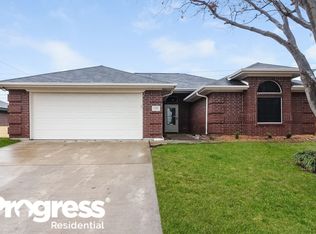 500 NE Park Meadow Ln, Burleson, TX 76028