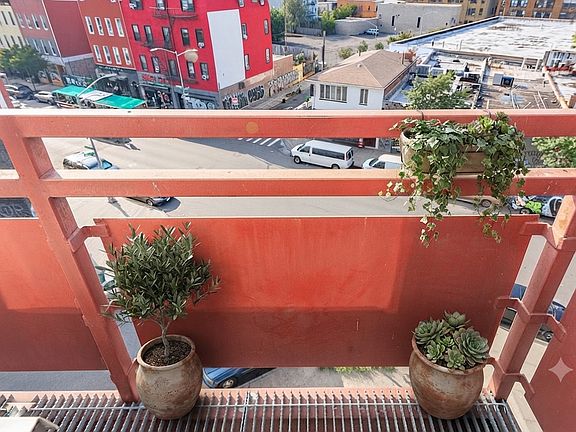 5th image of 186 Noll St #5F