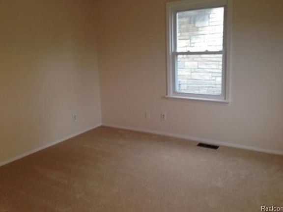 2nd image of 18009 Wood St