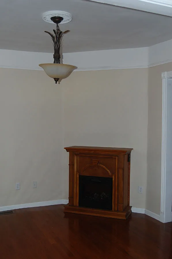 3 bed, 1.5 bath, 1235 sqft, $2,000 — Photo 4