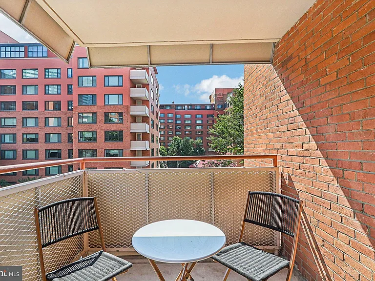 1111 Arlington Blvd #431 — Photo 30