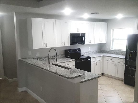 4th image of 302 Country Lakes Cir