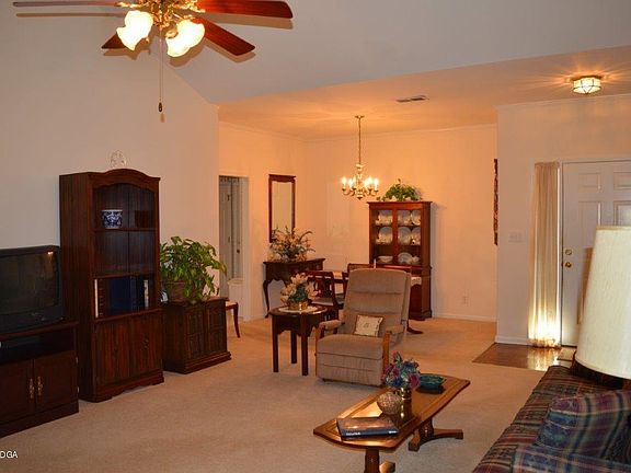 4th image of 951 Clairmont Pl